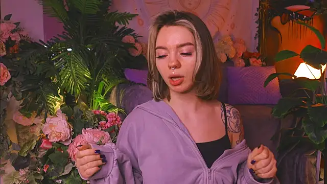 KristaBrooks online show from February 22, 2025, 1:46 pm