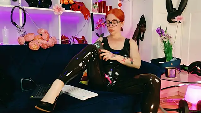 Ella  Kross online show from May 2, 2026, 5:23 am