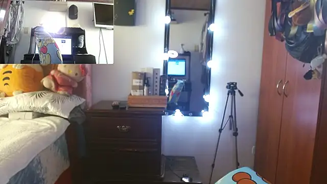 zoe hotxxx online show from July 18, 2026, 2:43 pm