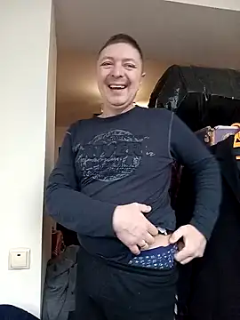 Snapshot of Pokaz2020 chatting on December 18, 2024, 9:14 am Pokaz2020 online show from December 18, 2024, 9:14 am