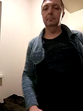 Snapshot of Pokaz2020 chatting on January 4, 2025, 8:37 pm Pokaz2020 online show from January 4, 2025, 8:37 pm