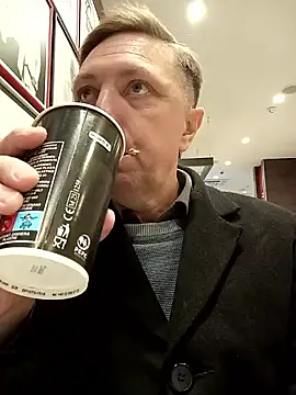 Snapshot of Pokaz2020 chatting on October 1, 2025, 2:12 pm Pokaz2020 online show from October 1, 2025, 2:12 pm