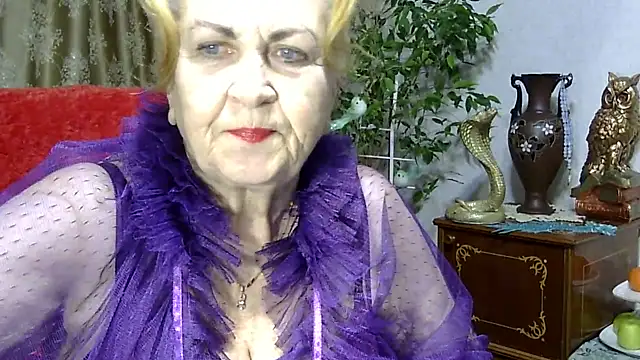 Snapshot of Emma52610 chatting on February 9, 2025, 6:05 pm Emma52610 online show from February 9, 2025, 6:05 pm