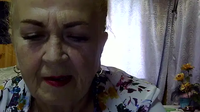 Snapshot of Emma52610 chatting on September 21, 2025, 10:50 am Emma52610 online show from September 21, 2025, 10:50 am