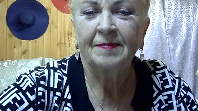 Snapshot of Emma52610 chatting on October 13, 2025, 5:24 pm Emma52610 online show from October 13, 2025, 5:24 pm