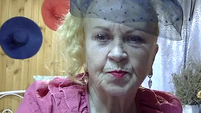 Snapshot of Emma52610 chatting on October 21, 2025, 11:22 am Emma52610 online show from October 21, 2025, 11:22 am