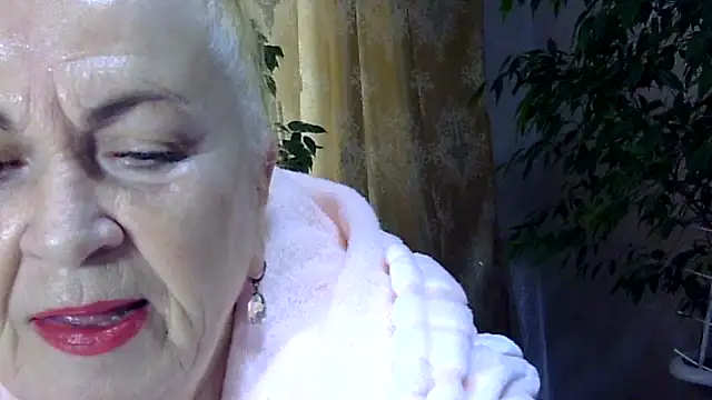 Snapshot of Emma52610 chatting on November 1, 2025, 7:43 am Emma52610 online show from November 1, 2025, 7:43 am