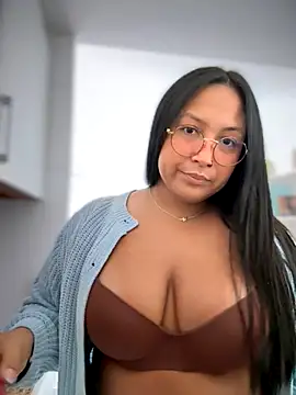 Snapshot of DannaaMeliza chatting on October 27, 2025, 10:52 am DannaaMeliza online show from October 27, 2025, 10:52 am