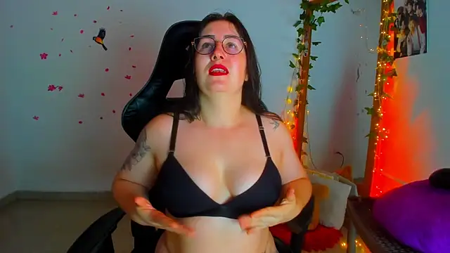 Snapshot of Susan_Foxx chatting on October 25, 2025, 7:08 pm Susan Foxx online show from October 25, 2025, 7:08 pm