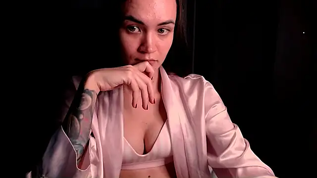 Snapshot of EvelynGG chatting on October 28, 2025, 5:48 pm EvelynGG online show from October 28, 2025, 5:48 pm