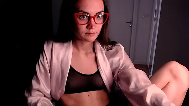 EvelynGG online show from May 5, 2026, 10:56 am