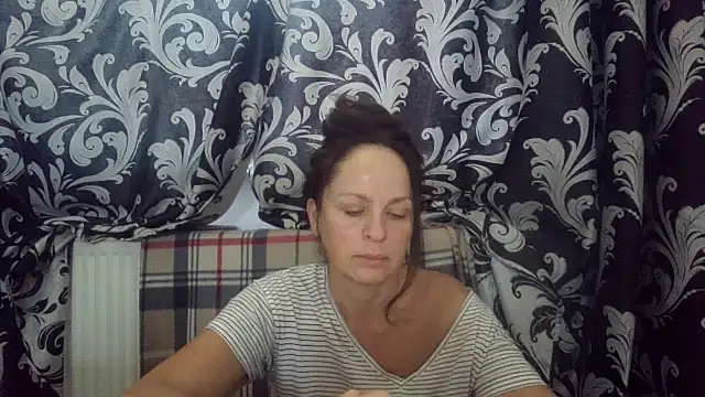 LindaStarS online show from November 1, 2025, 7:54 am