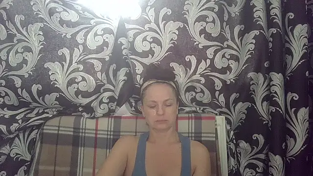 Snapshot of LindaStarS chatting on June 9, 2026, 6:14 am LindaStarS online show from June 9, 2026, 6:14 am