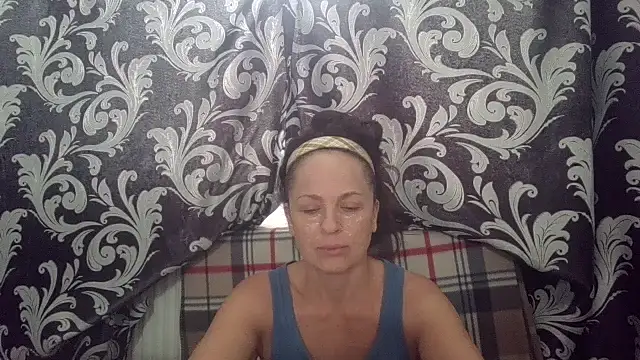 Snapshot of LindaStarS chatting on June 13, 2026, 5:05 am LindaStarS online show from June 13, 2026, 5:05 am