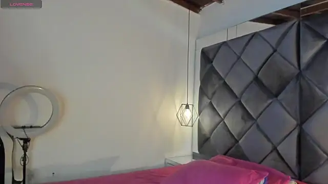 moonsweet1 online show from November 7, 2025, 11:32 am