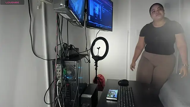 moonsweet1 online show from May 14, 2026, 6:26 pm