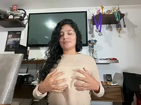 kinky milaxh online show from March 6, 2026, 2:08 am