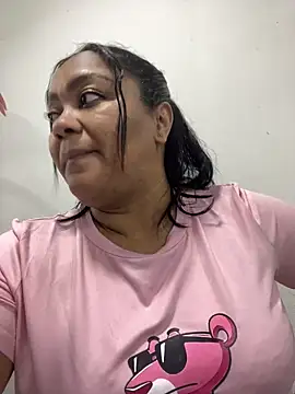 yanza2002 online show from November 3, 2025, 10:53 pm