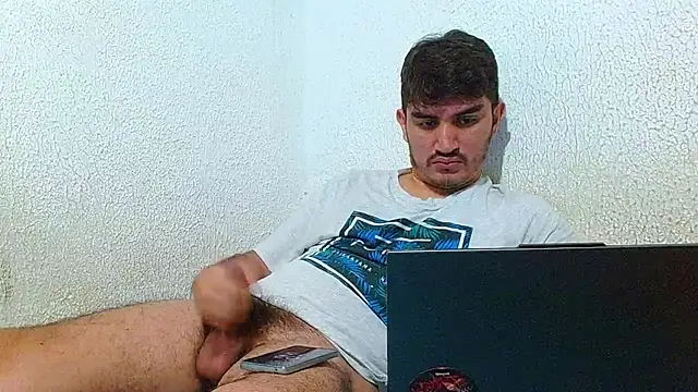 Snapshot of biglatin80 chatting on March 11, 2025, 7:15 am biglatin80 online show from March 11, 2025, 7:15 am