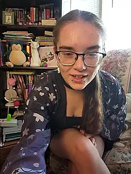 Izzy Hellbourne online show from May 28, 2026, 5:43 pm