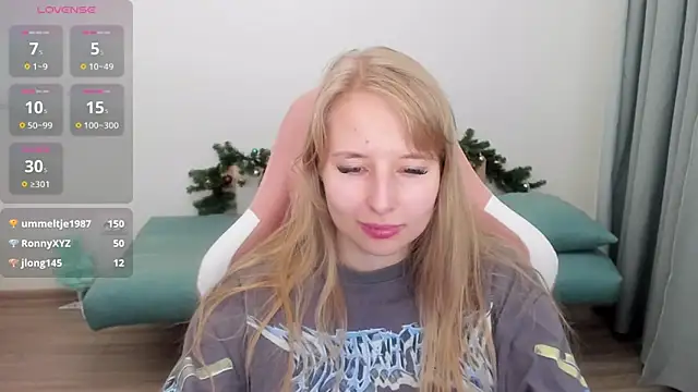 Snapshot of Jessy_Ginger chatting on December 17, 2024, 1:27 pm Jessy Ginger online show from December 17, 2024, 1:27 pm