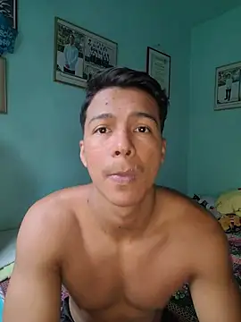 Snapshot of morenito420 chatting on August 6, 2026, 8:44 pm morenito420 online show from August 6, 2026, 8:44 pm