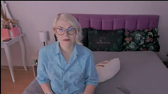 sabrinamacmarren online show from December 23, 2024, 9:59 am