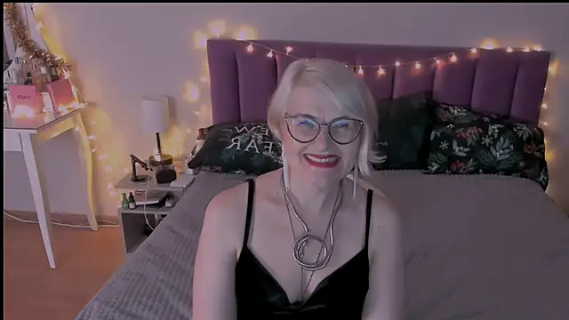 sabrinamacmarren online show from December 24, 2024, 5:02 pm