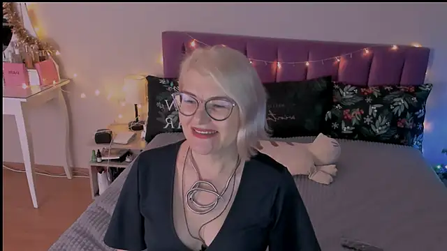 sabrinamacmarren online show from December 28, 2024, 5:14 pm