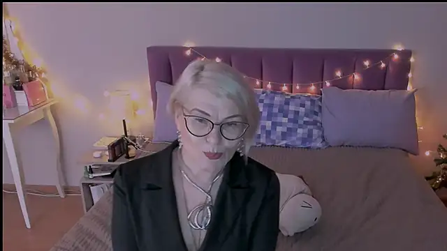 sabrinamacmarren online show from January 7, 2025, 3:12 pm