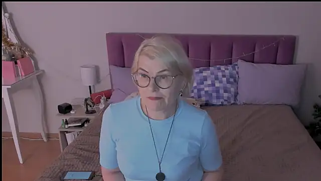 sabrinamacmarren online show from January 15, 2025, 8:16 pm