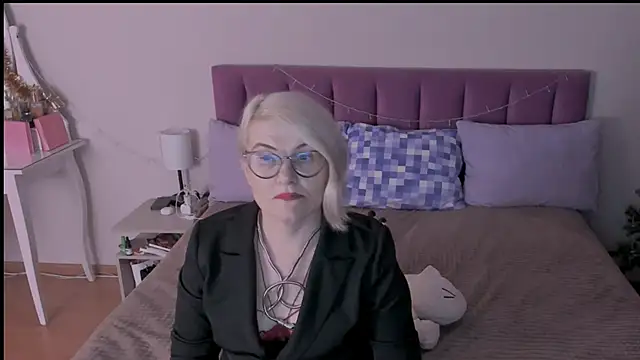 sabrinamacmarren online show from January 17, 2025, 4:26 pm