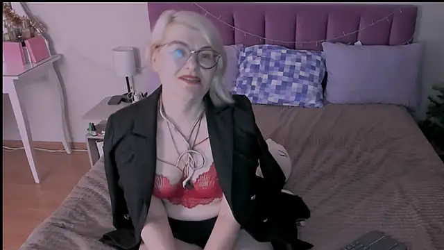 sabrinamacmarren online show from January 17, 2025, 10:34 pm