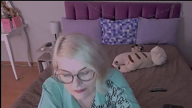 sabrinamacmarren online show from January 19, 2025, 1:22 pm
