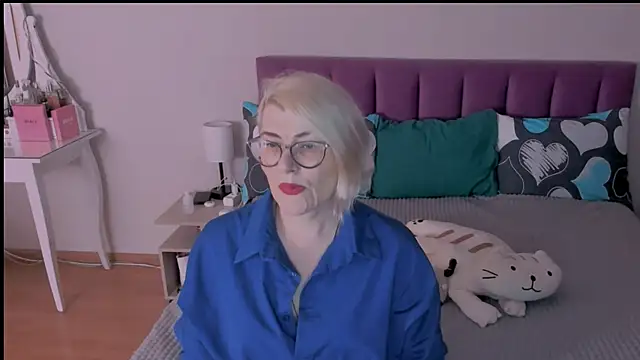 sabrinamacmarren online show from January 24, 2025, 5:00 pm