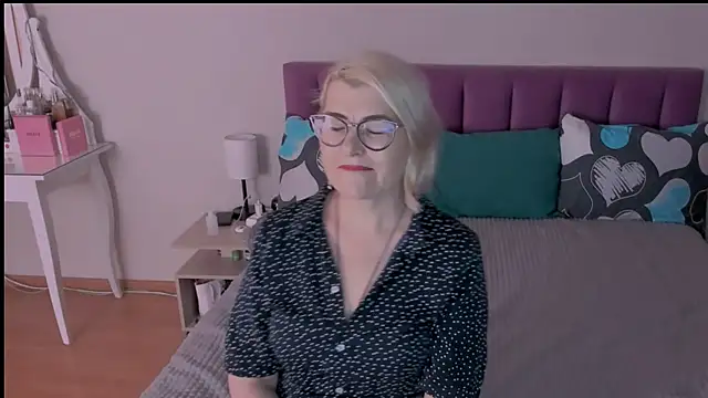 sabrinamacmarren online show from January 25, 2025, 3:30 pm