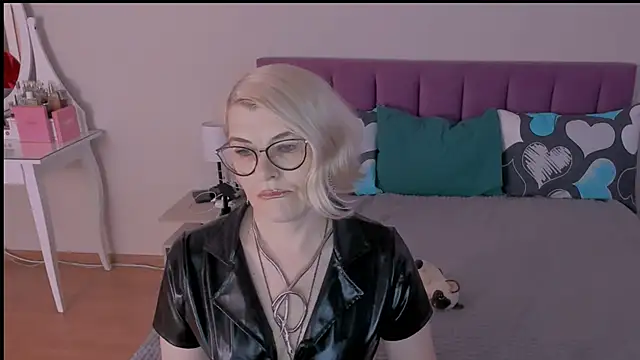sabrinamacmarren online show from January 27, 2025, 11:43 am
