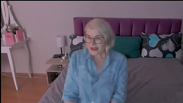 sabrinamacmarren online show from January 28, 2025, 3:04 pm
