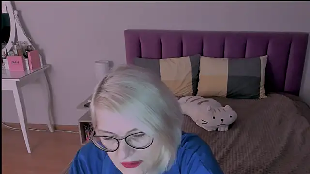 sabrinamacmarren online show from February 1, 2025, 4:11 pm