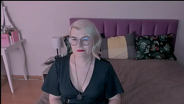 sabrinamacmarren online show from February 2, 2025, 4:22 pm