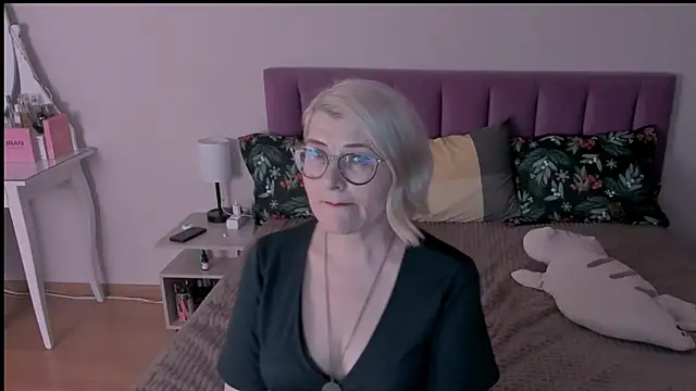 sabrinamacmarren online show from February 2, 2025, 7:25 pm