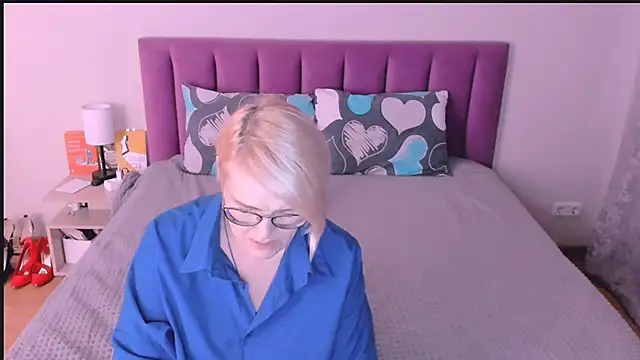 Snapshot of sabrinamacmarren chatting on October 21, 2025, 2:40 pm sabrinamacmarren online show from October 21, 2025, 2:40 pm