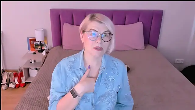 sabrinamacmarren online show from November 27, 2025, 9:44 am