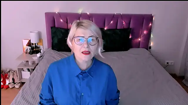 sabrinamacmarren online show from December 18, 2025, 2:34 pm