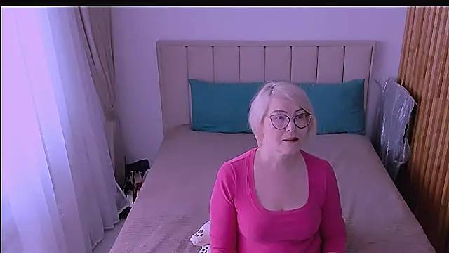 sabrinamacmarren online show from April 30, 2026, 11:38 am