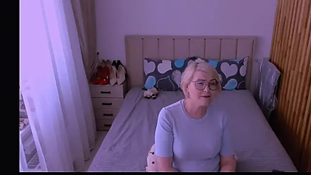 Snapshot of sabrinamacmarren chatting on May 13, 2026, 2:03 pm sabrinamacmarren online show from May 13, 2026, 2:03 pm