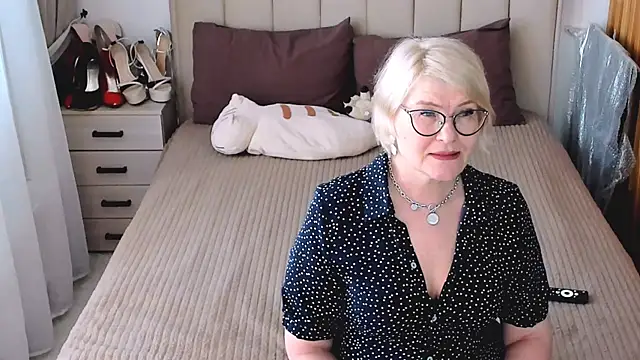 sabrinamacmarren online show from July 11, 2026, 11:57 am