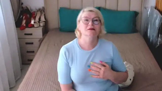 sabrinamacmarren online show from August 1, 2026, 1:43 pm