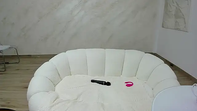 lissababe1 online show from October 13, 2025, 5:35 pm