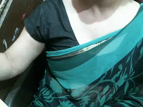 Snapshot of UrsMansi chatting on March 4, 2026, 8:26 pm UrsMansi online show from March 4, 2026, 8:26 pm